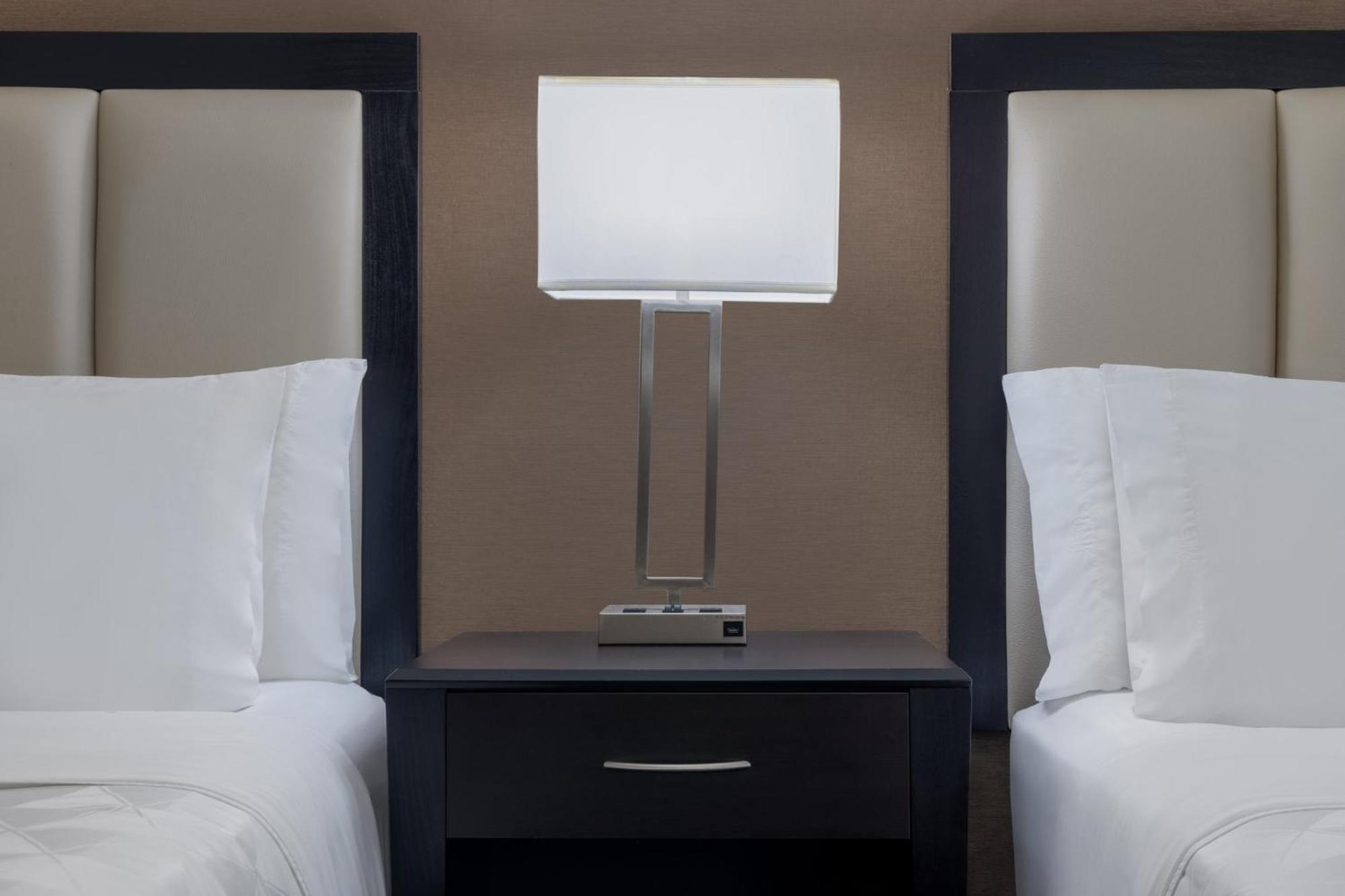Holiday Inn Des Moines-Airport Conf Center By Ihg Exteriör bild