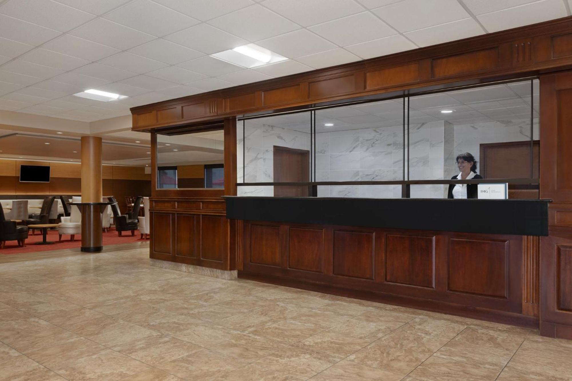 Holiday Inn Des Moines-Airport Conf Center By Ihg Exteriör bild