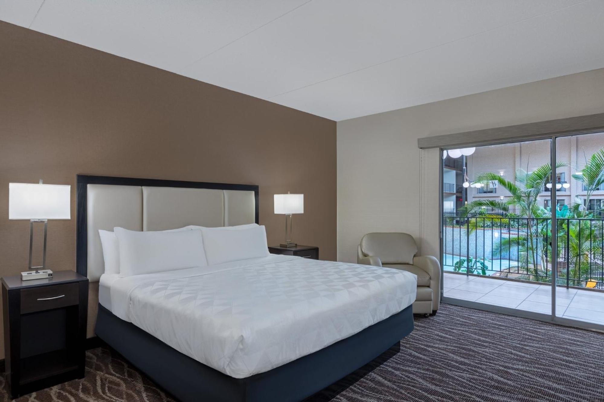 Holiday Inn Des Moines-Airport Conf Center By Ihg Exteriör bild