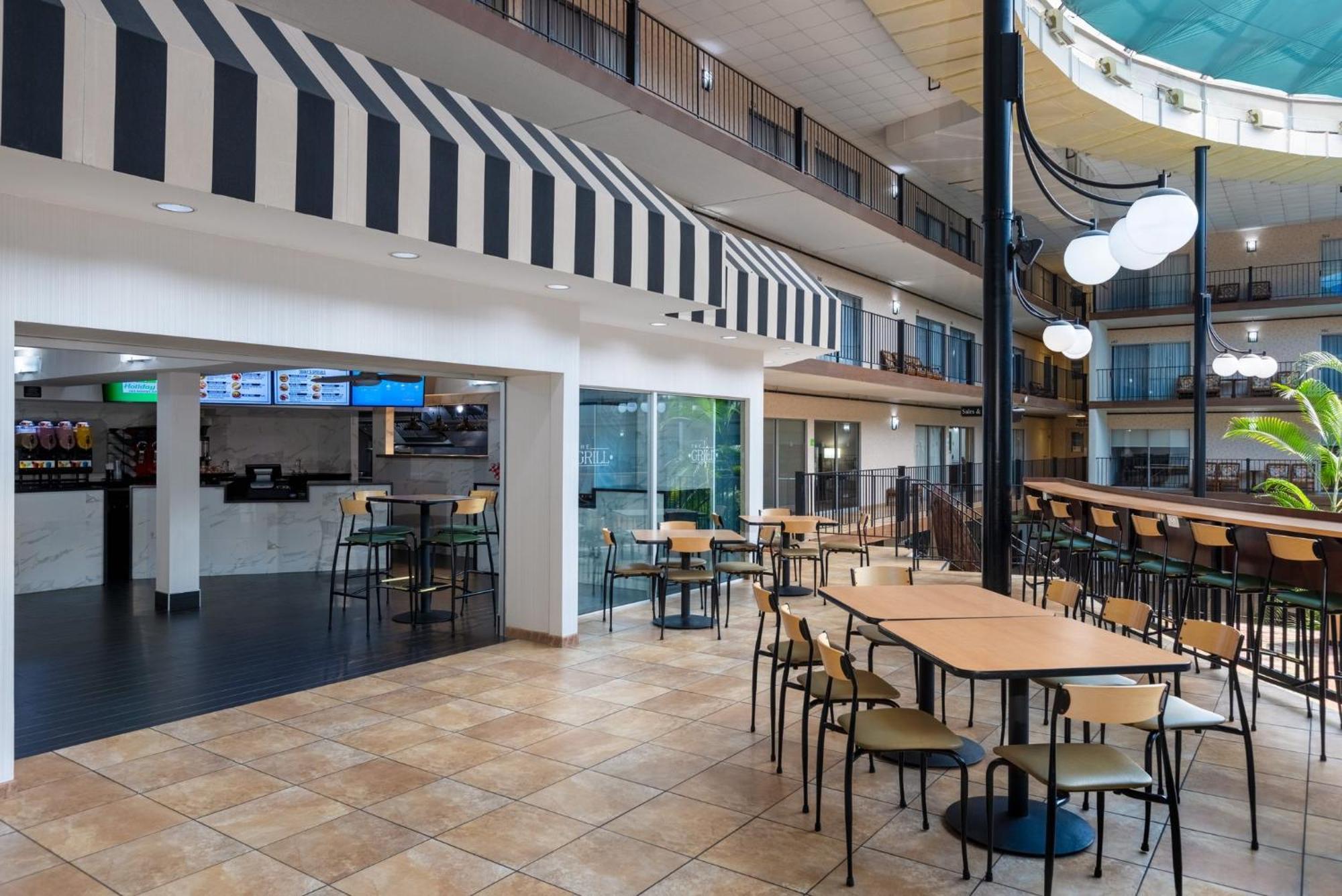 Holiday Inn Des Moines-Airport Conf Center By Ihg Exteriör bild